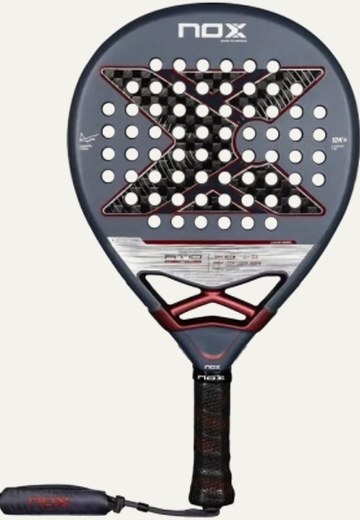 Ракетка Nox AT10 Genius 12K — профессиональная модель, серая с красным